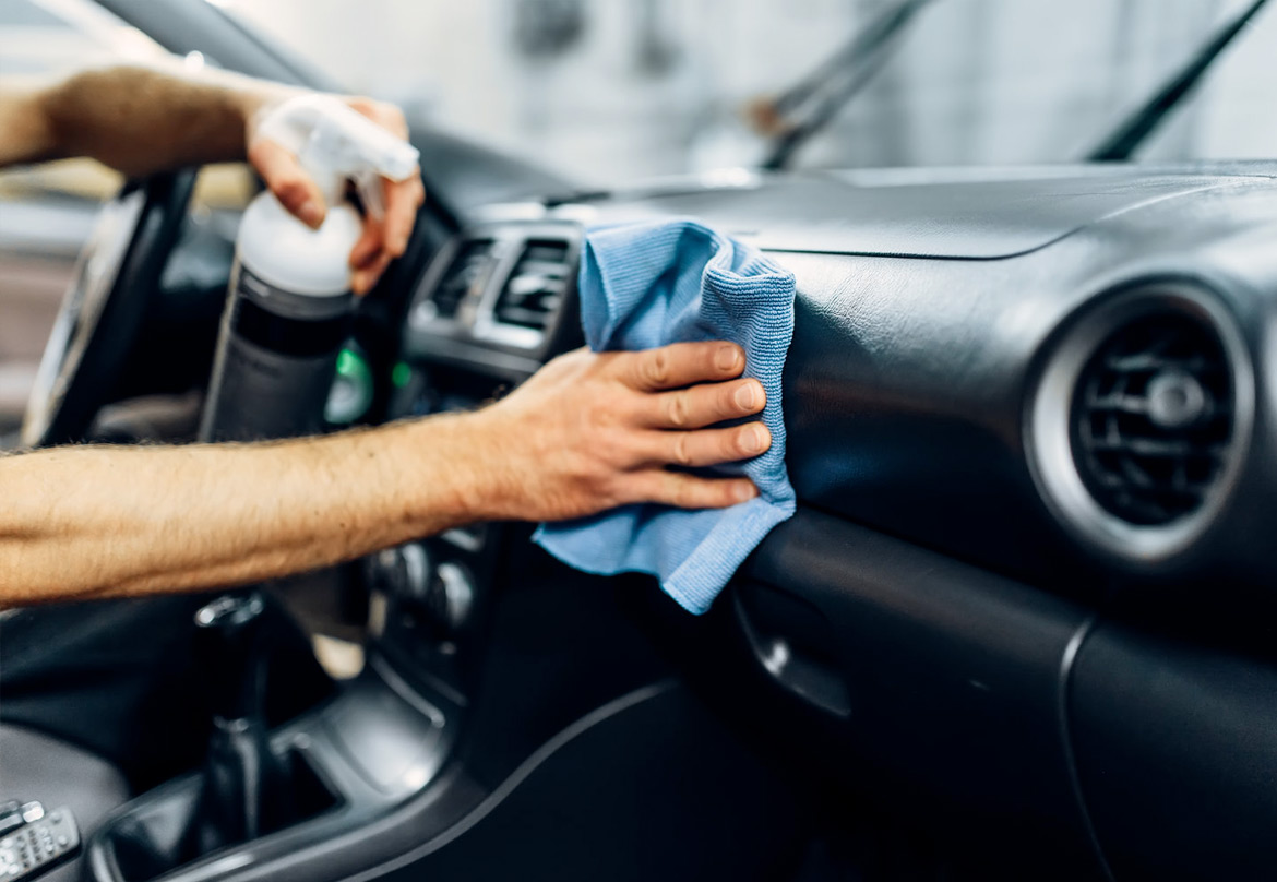 Come pulire i sedili in tessuto dell'auto: consigli pratici